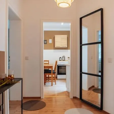 Central-living Brown - Wifi - Netflix - 5 Pers Apartment